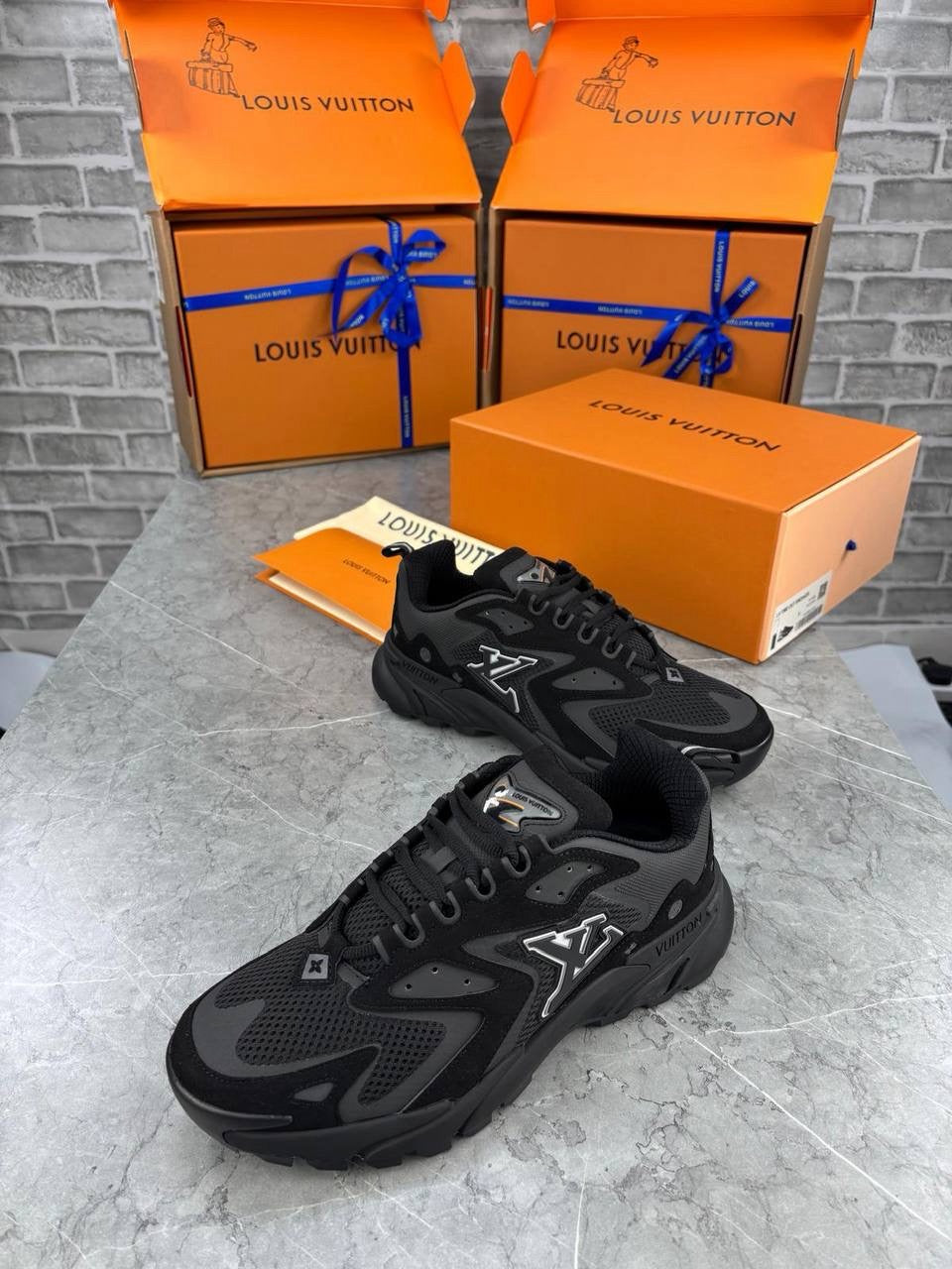 LV Tatic runners