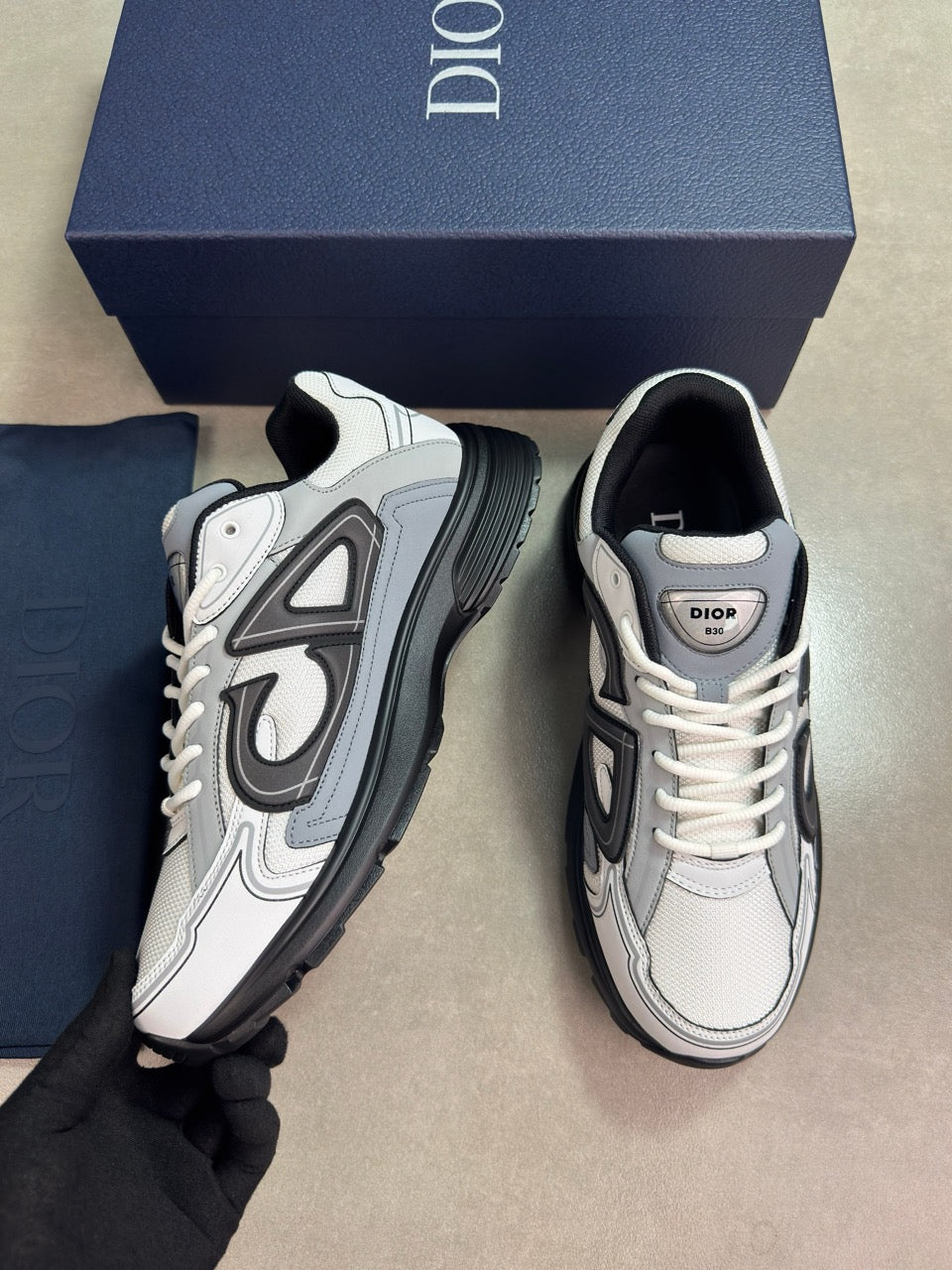 B30 grey & white