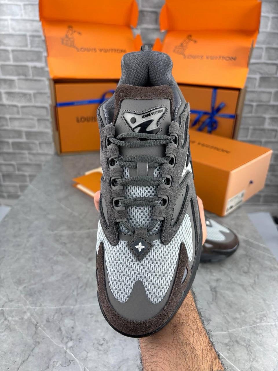 LV Tatic runners