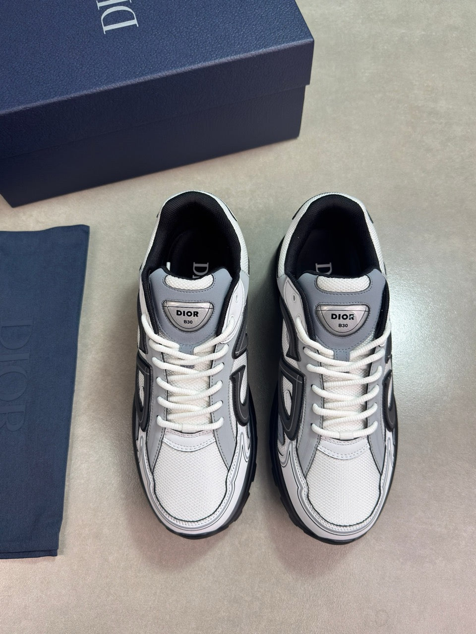 B30 grey & white
