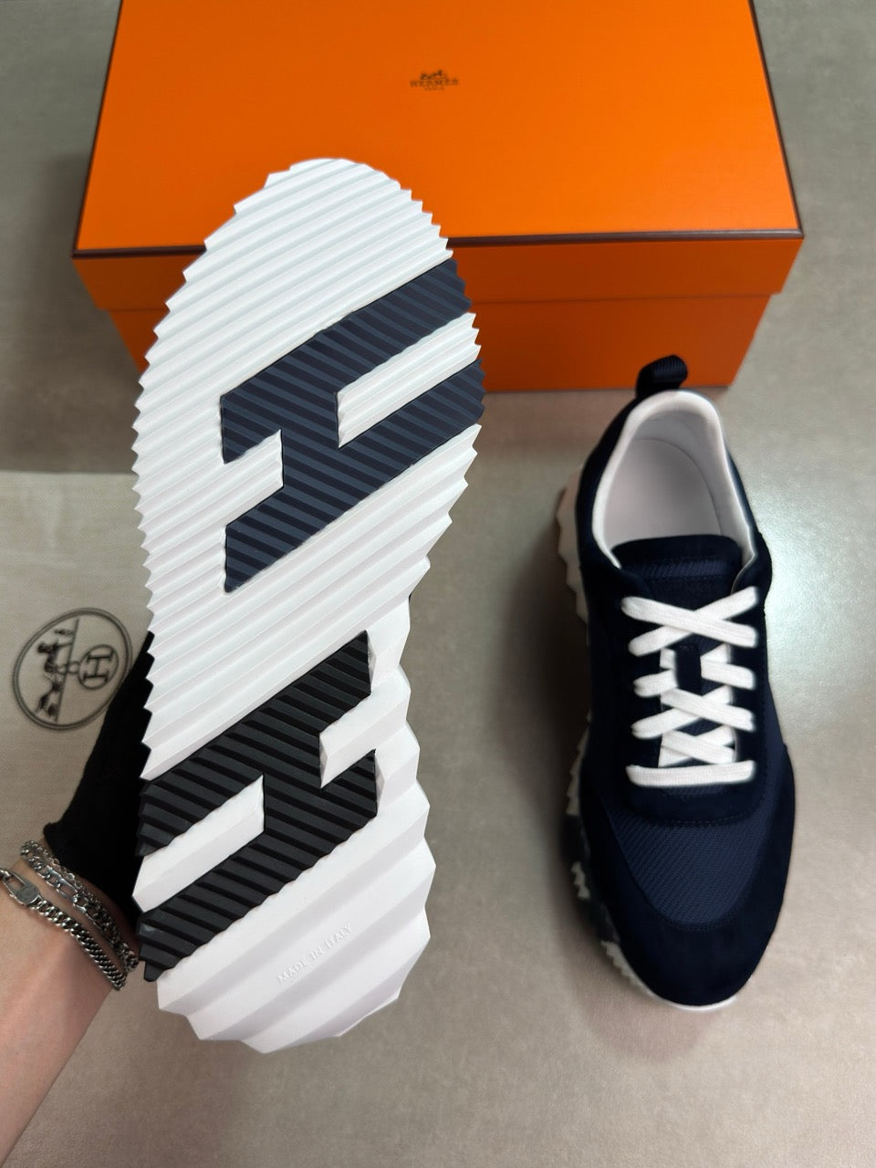 Bouncing sneaker