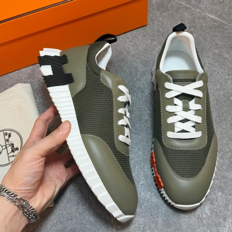 Bouncing sneaker