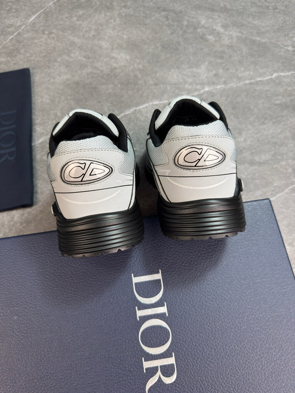 B30 grey & black