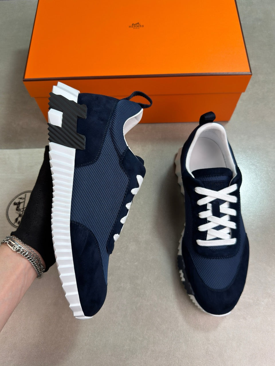 Bouncing sneaker