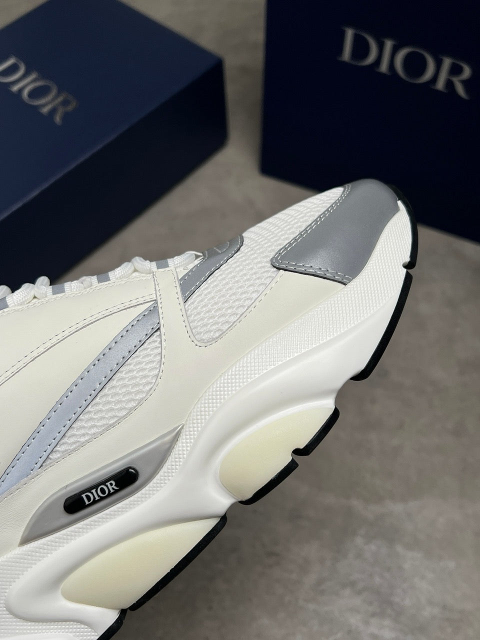 B22 white