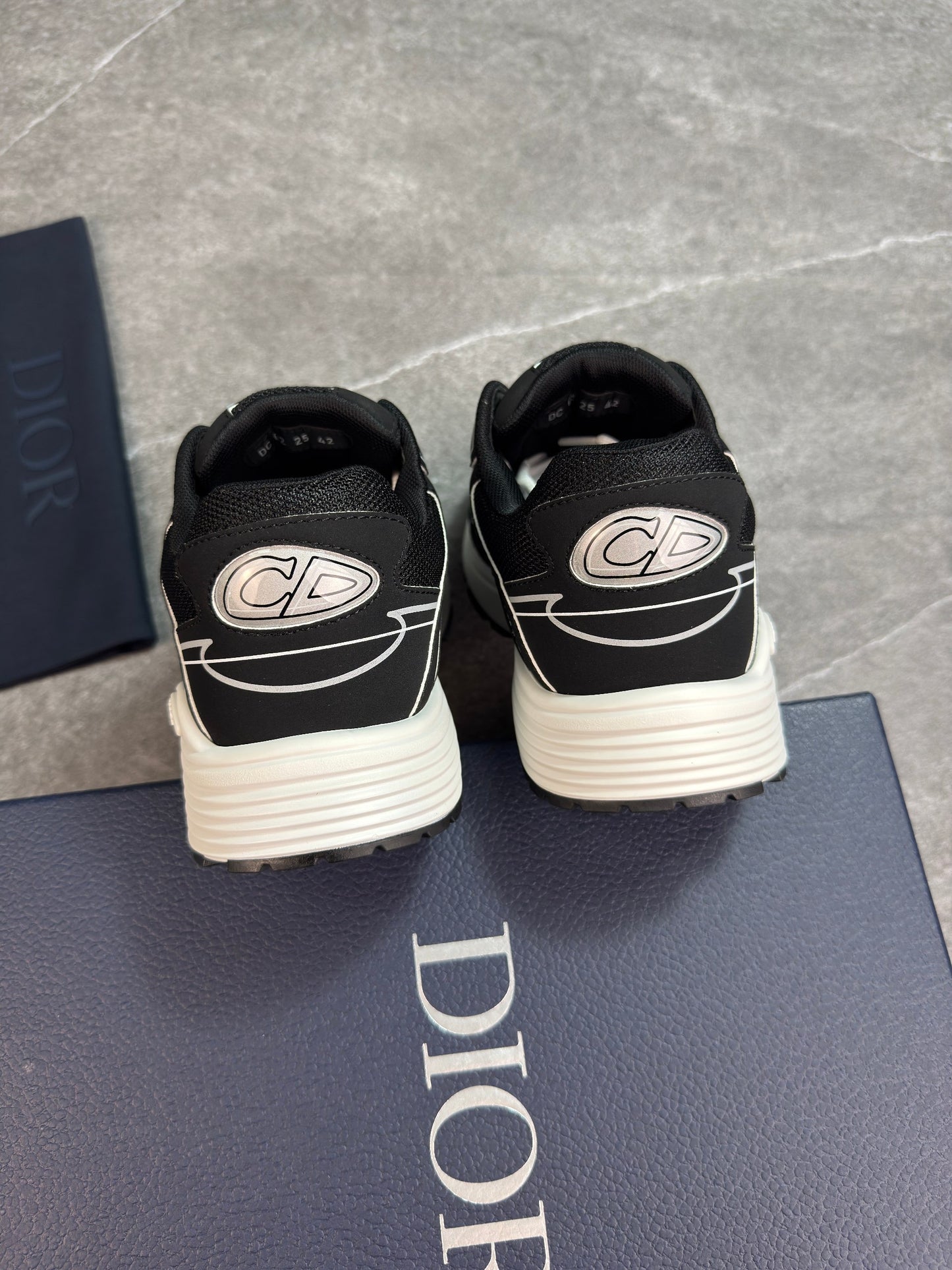 B30 white & black