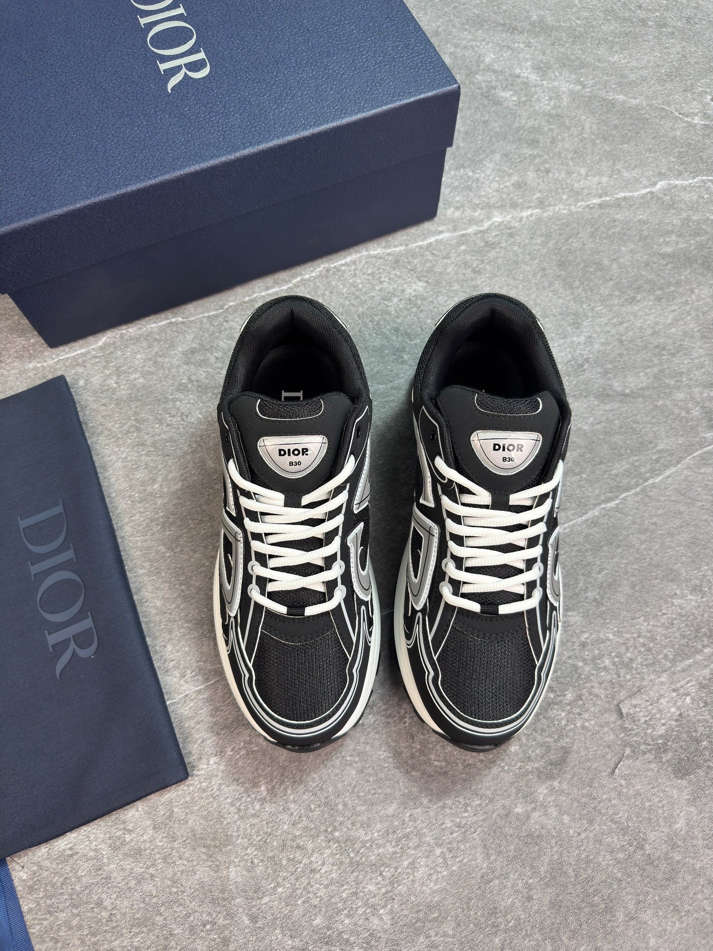 B30 white & black