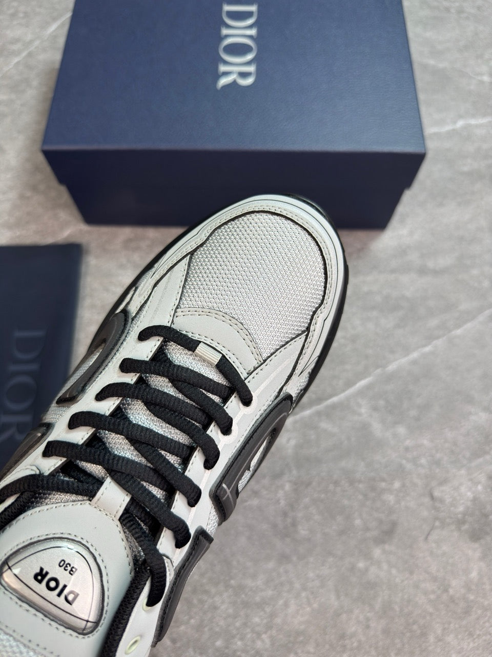 B30 grey & black