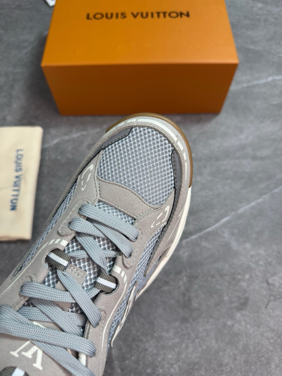 Lv Tatics Grey