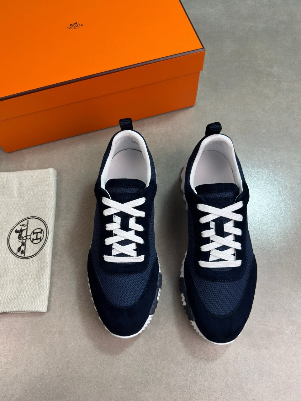 Bouncing sneaker