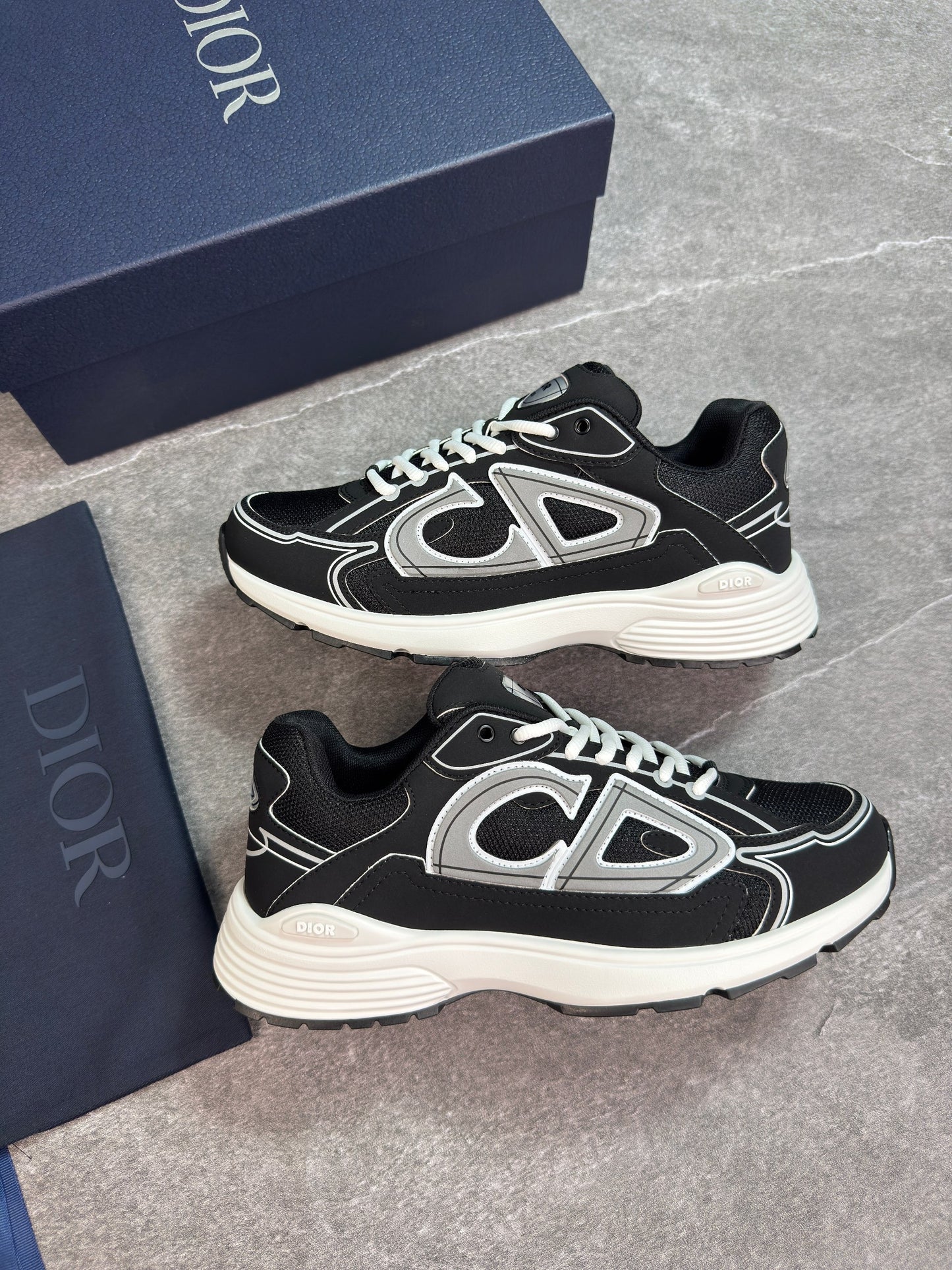 B30 white & black