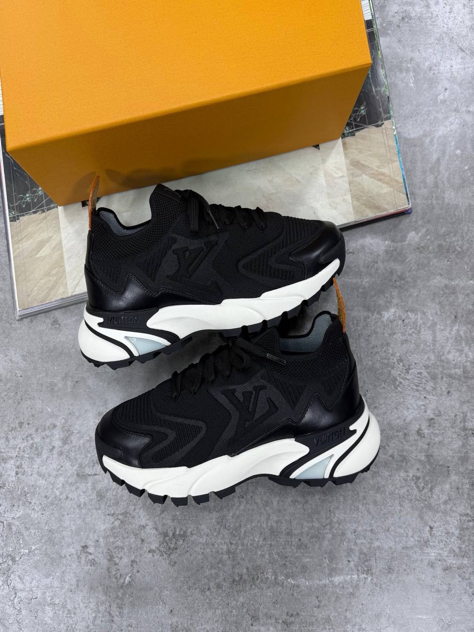 LV Tatic runners