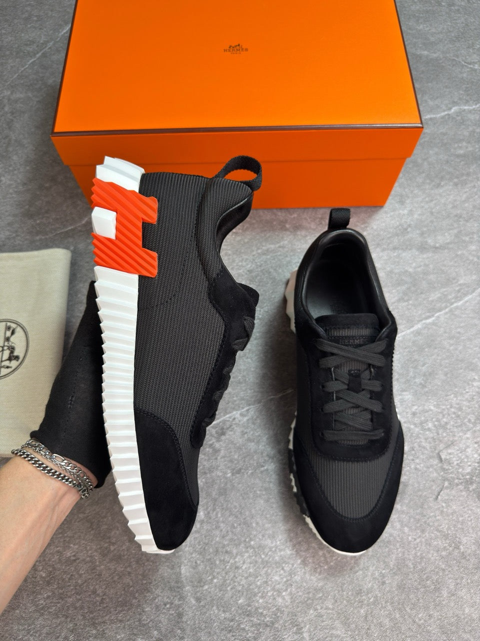 Bouncing sneaker