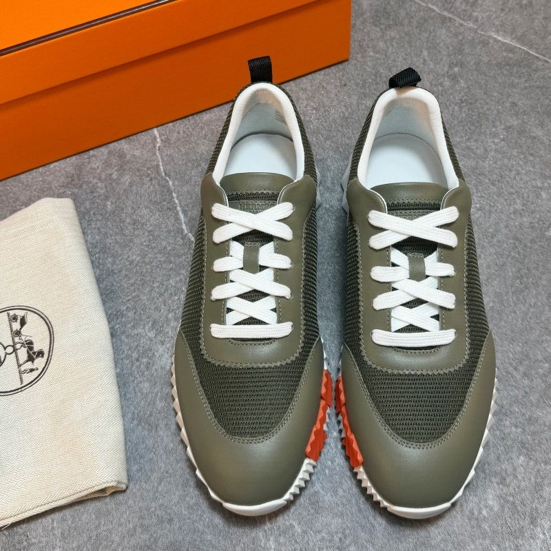 Bouncing sneaker