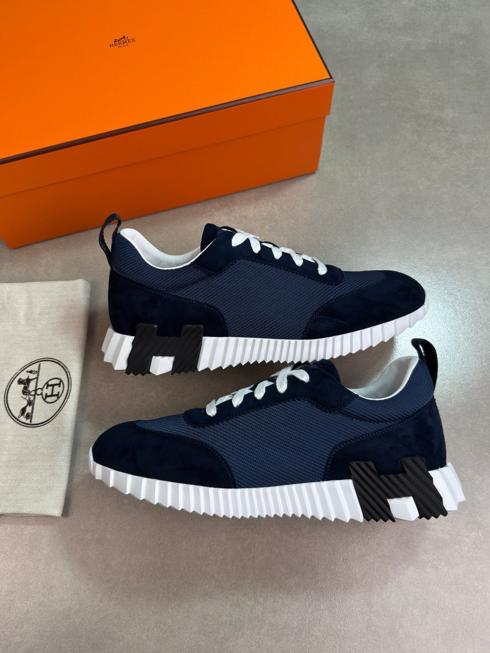 Bouncing sneaker