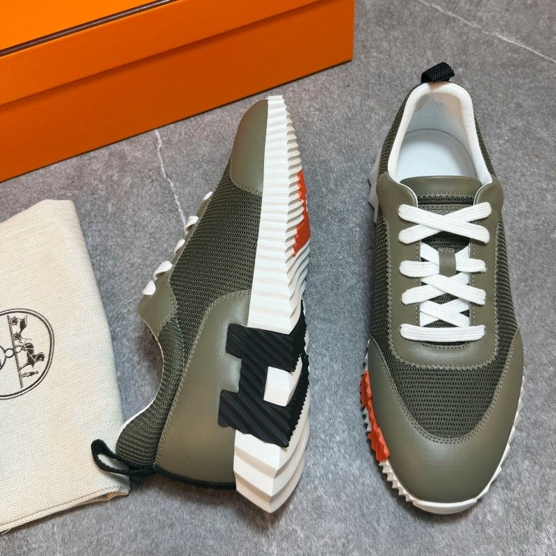 Bouncing sneaker