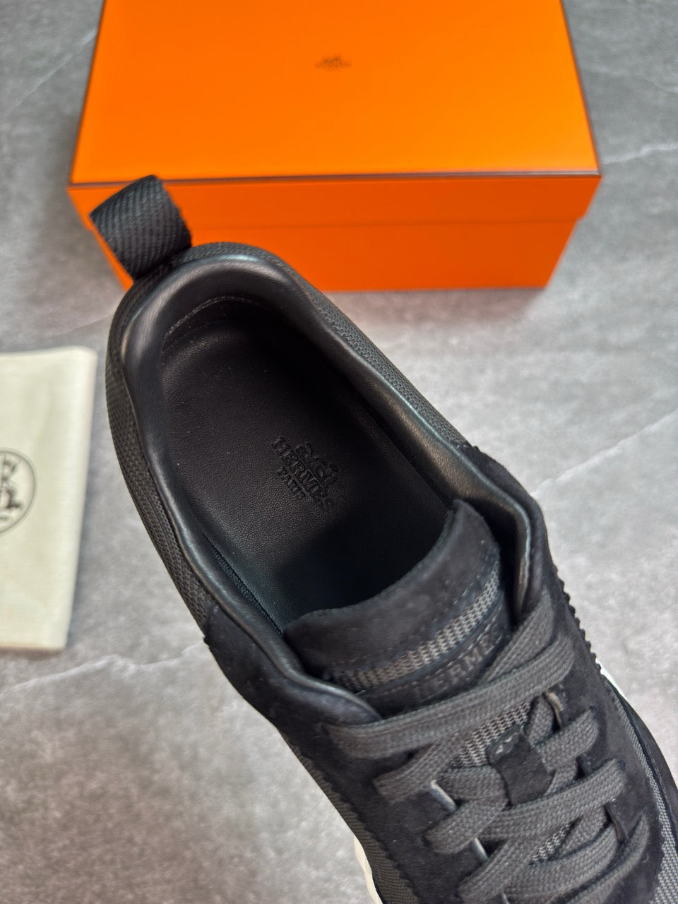 Bouncing sneaker