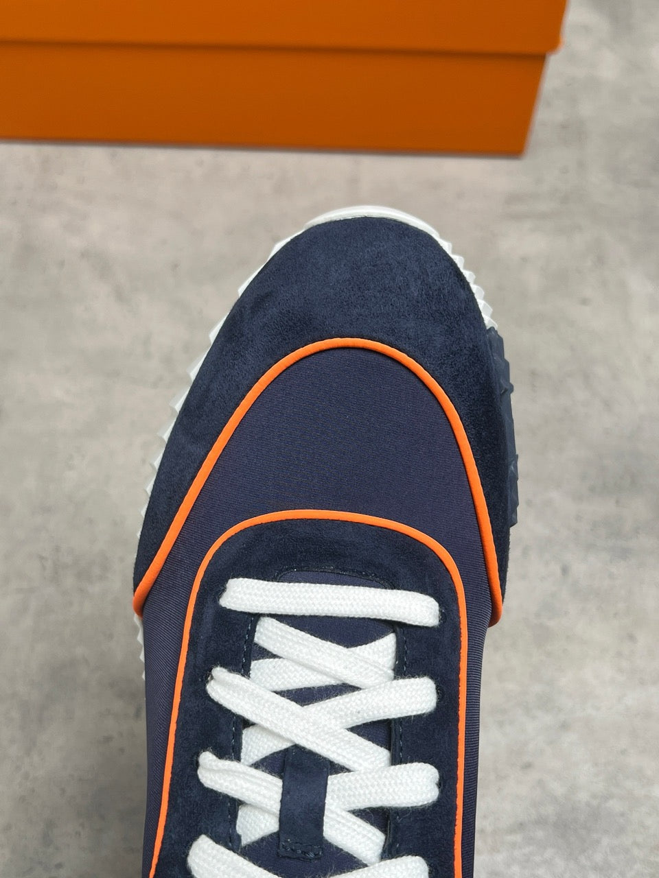 Bouncing sneaker