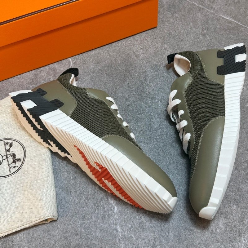 Bouncing sneaker