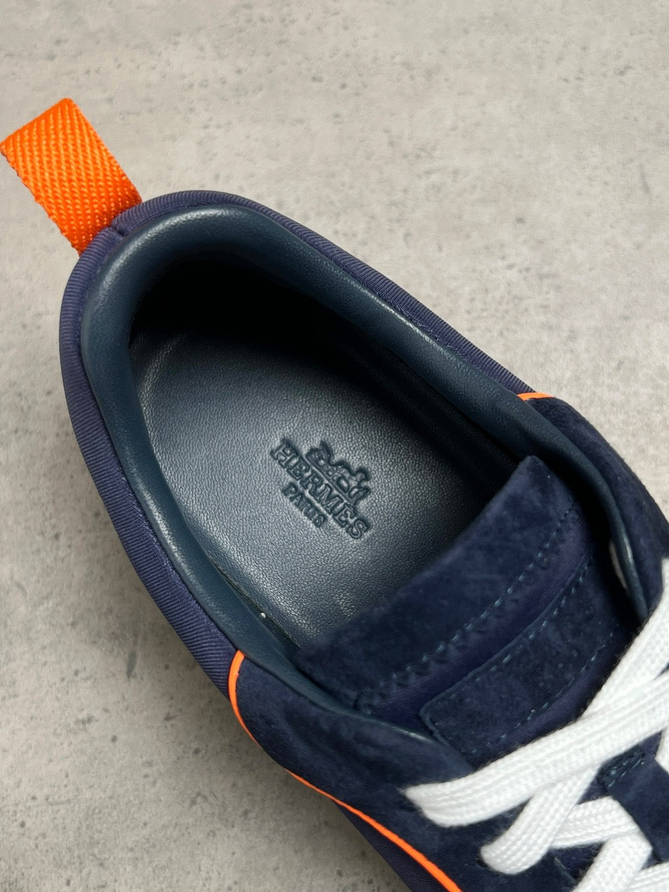 Bouncing sneaker