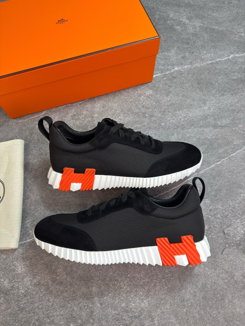 Bouncing sneaker