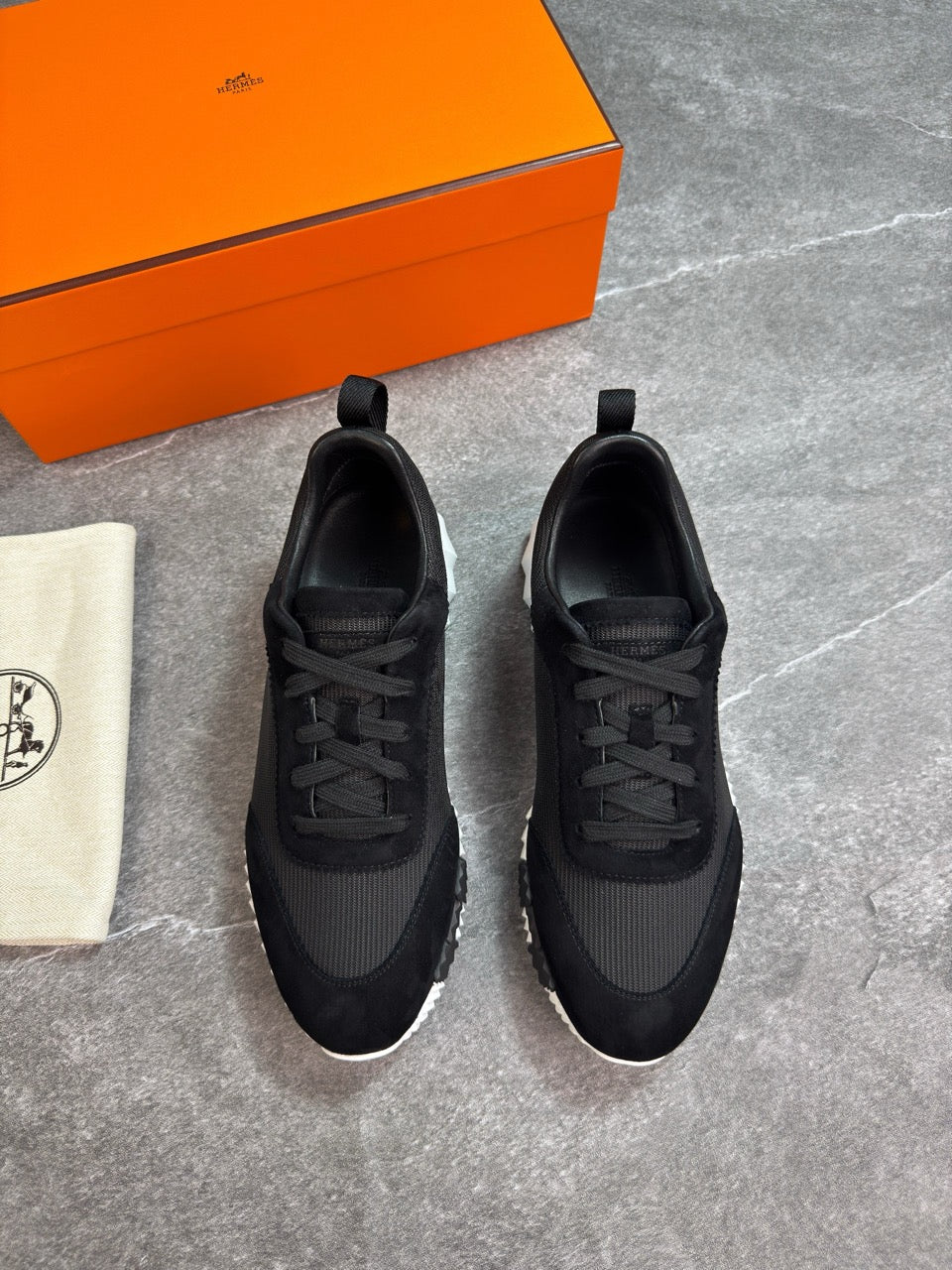 Bouncing sneaker