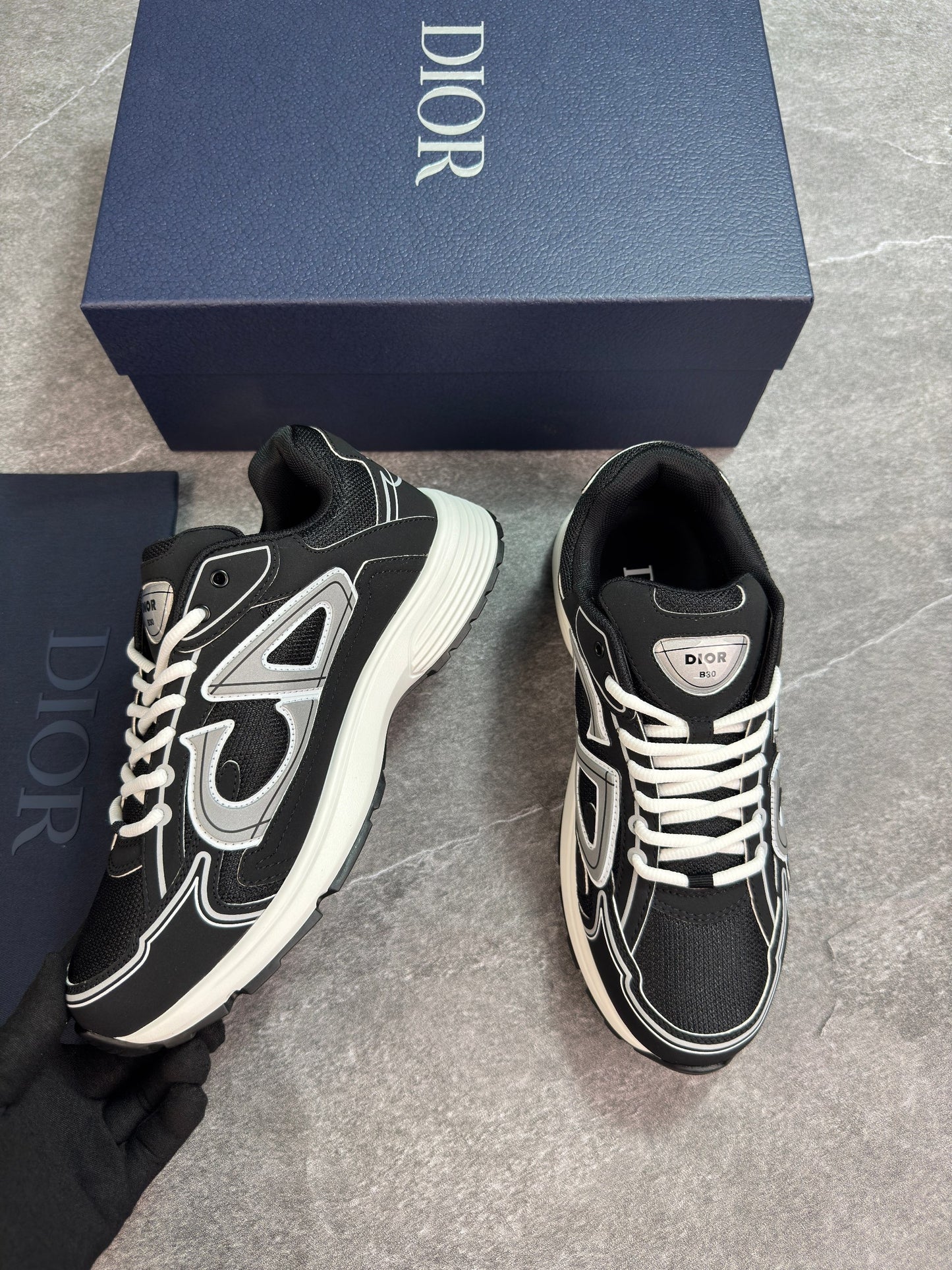 B30 white & black