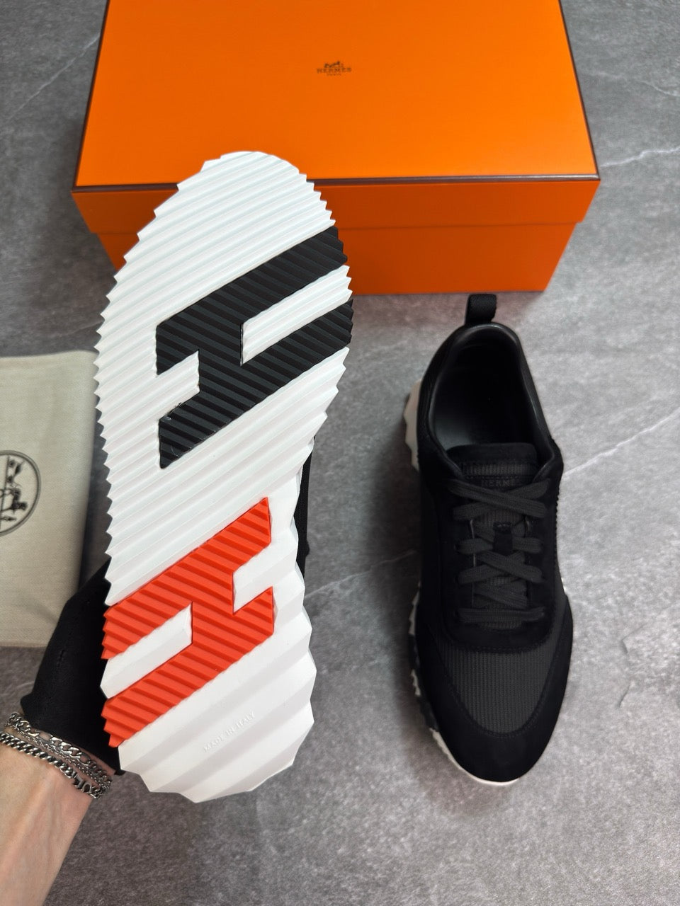 Bouncing sneaker