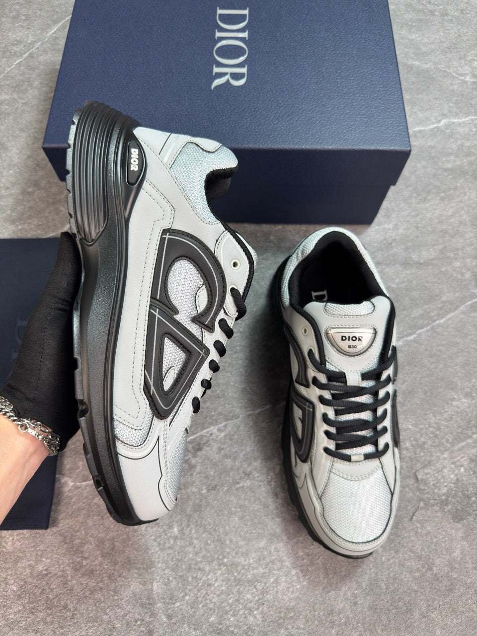 B30 grey & black