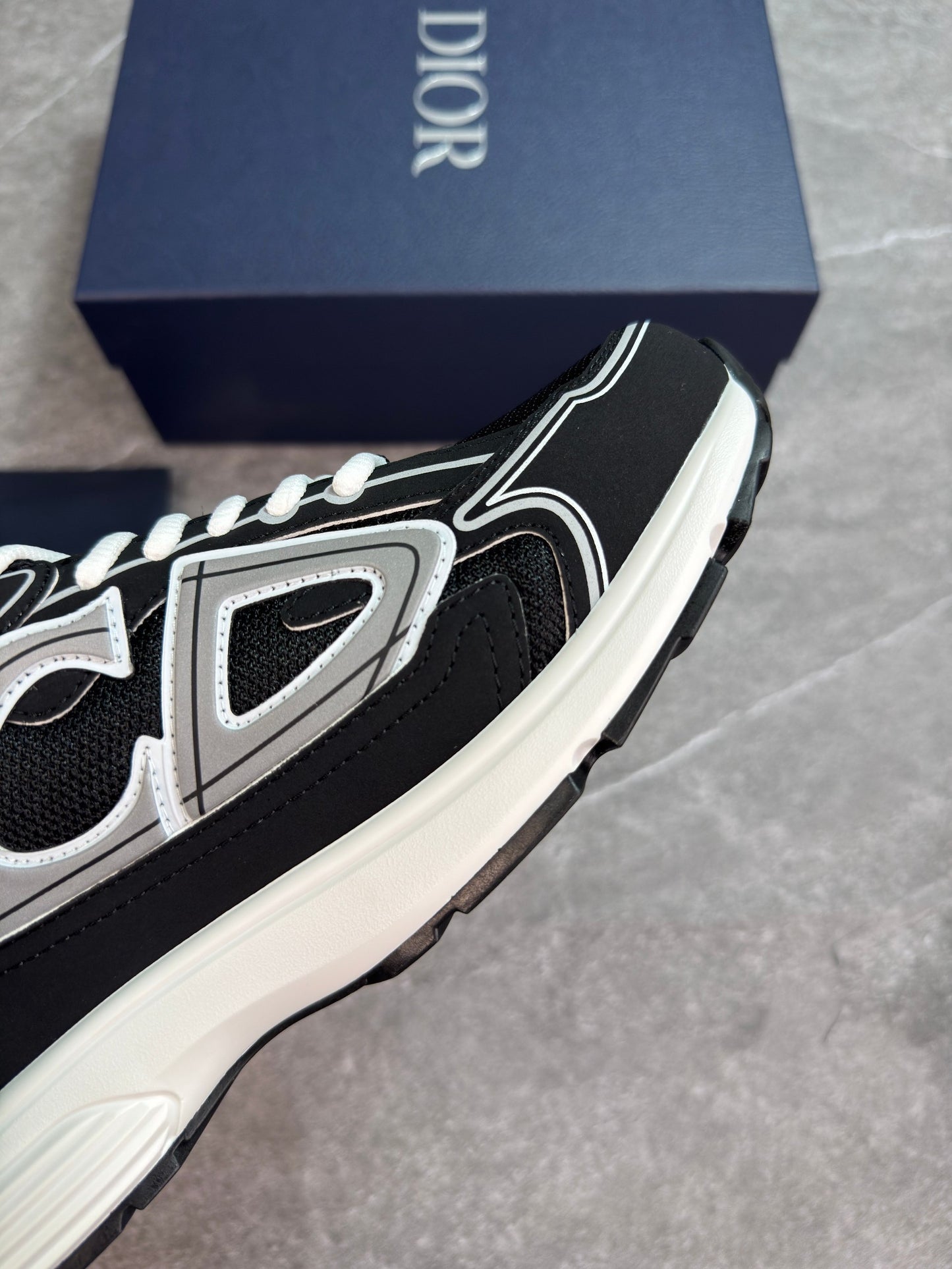 B30 white & black