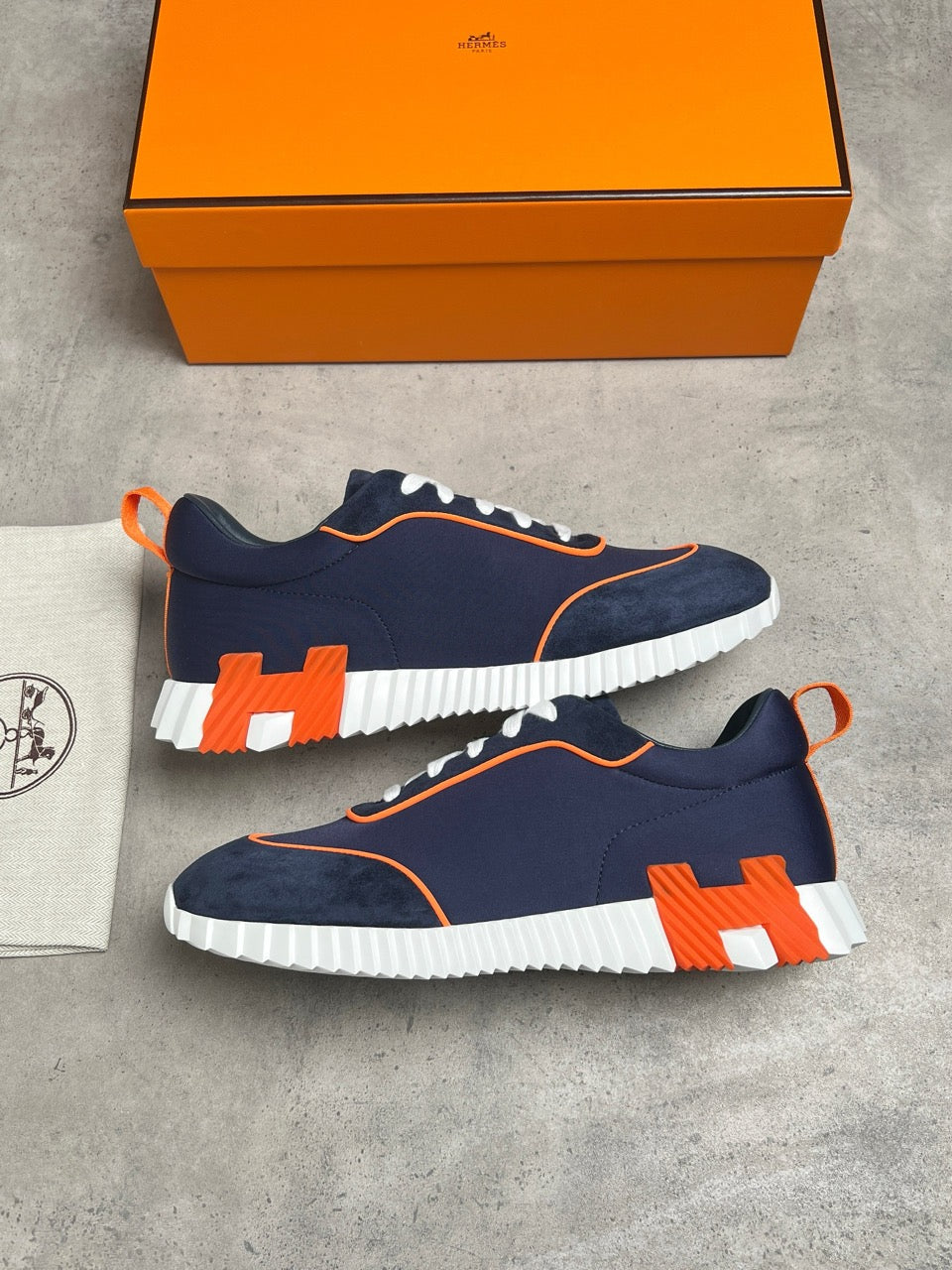 Bouncing sneaker