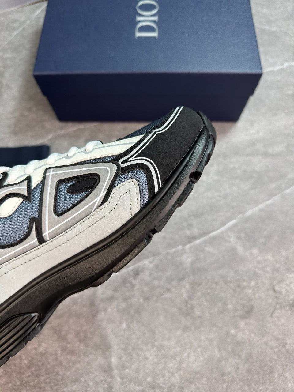 B30 grey / white / black