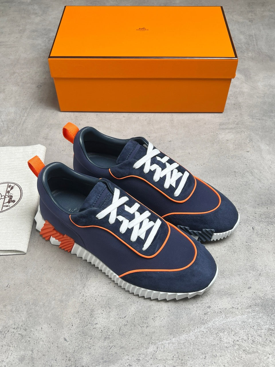 Bouncing sneaker