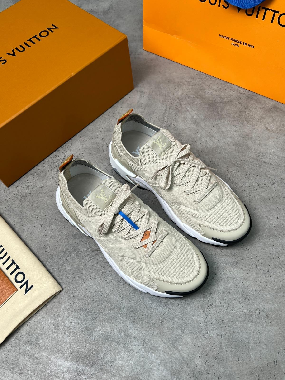 LV Tatic runners