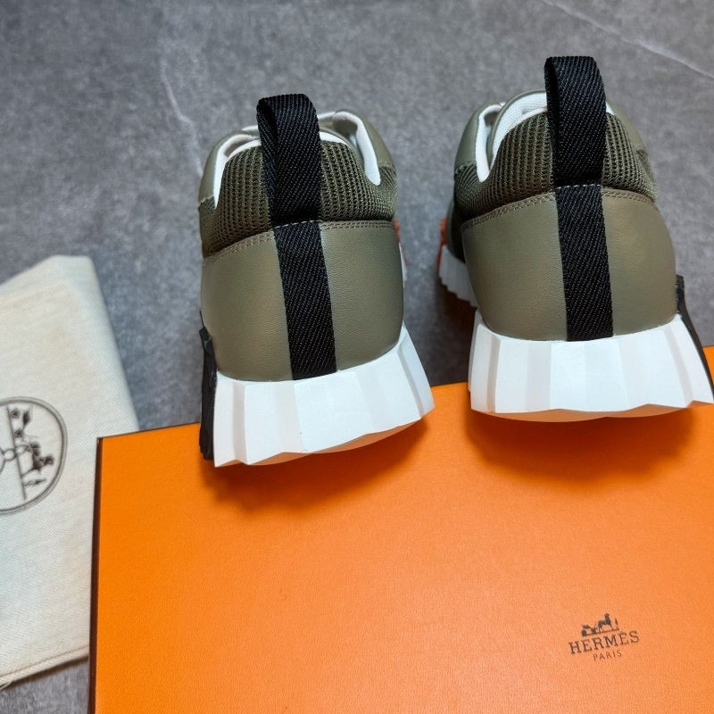 Bouncing sneaker
