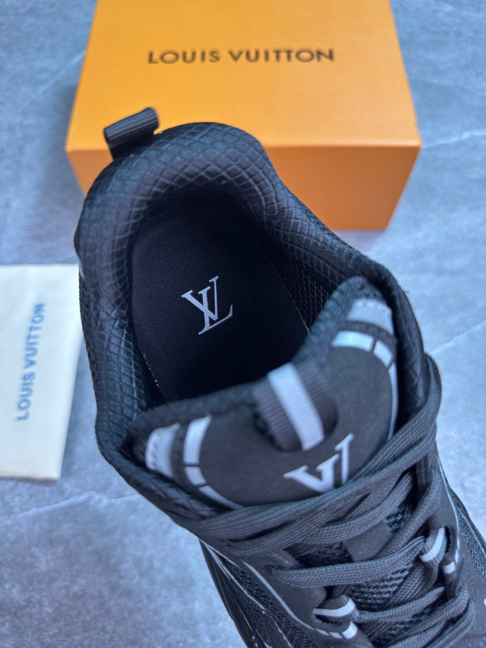 Lv Tatics Black