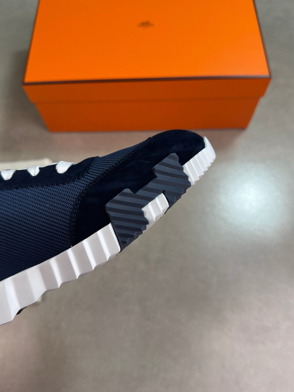 Bouncing sneaker
