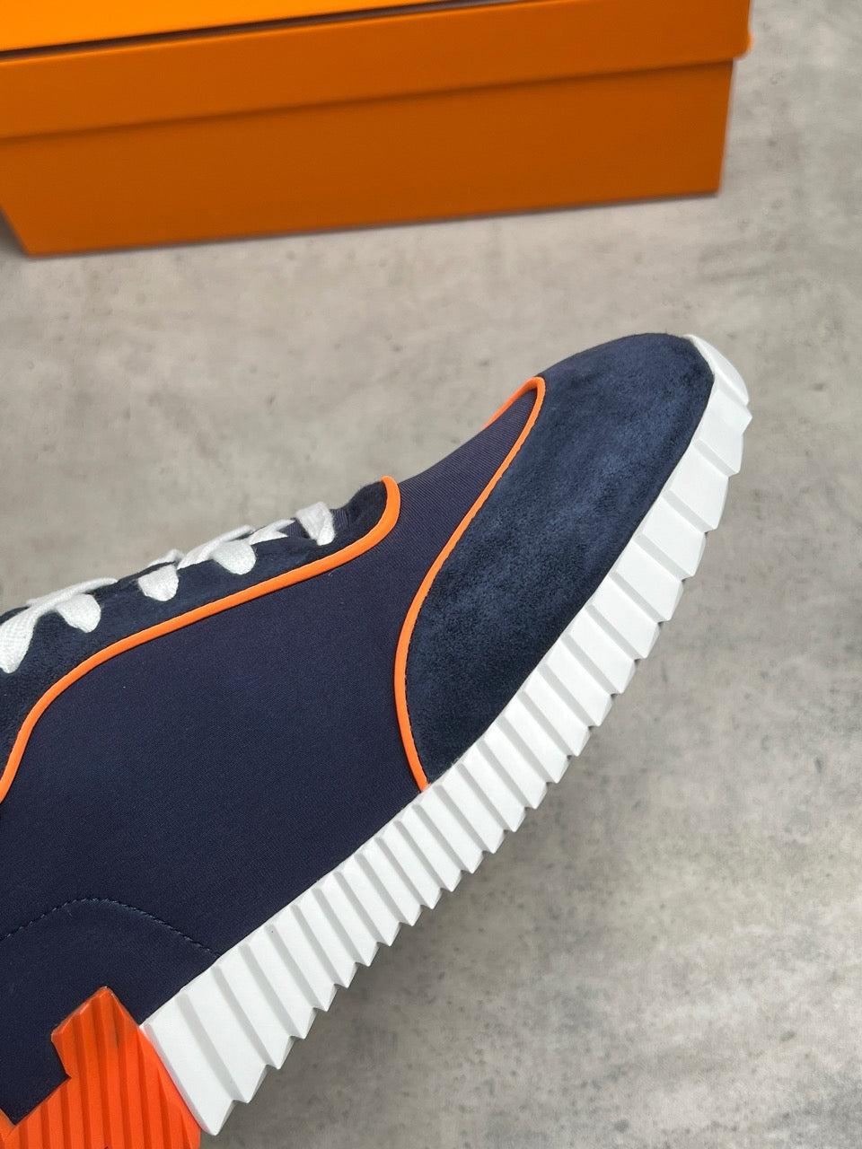 Bouncing sneaker