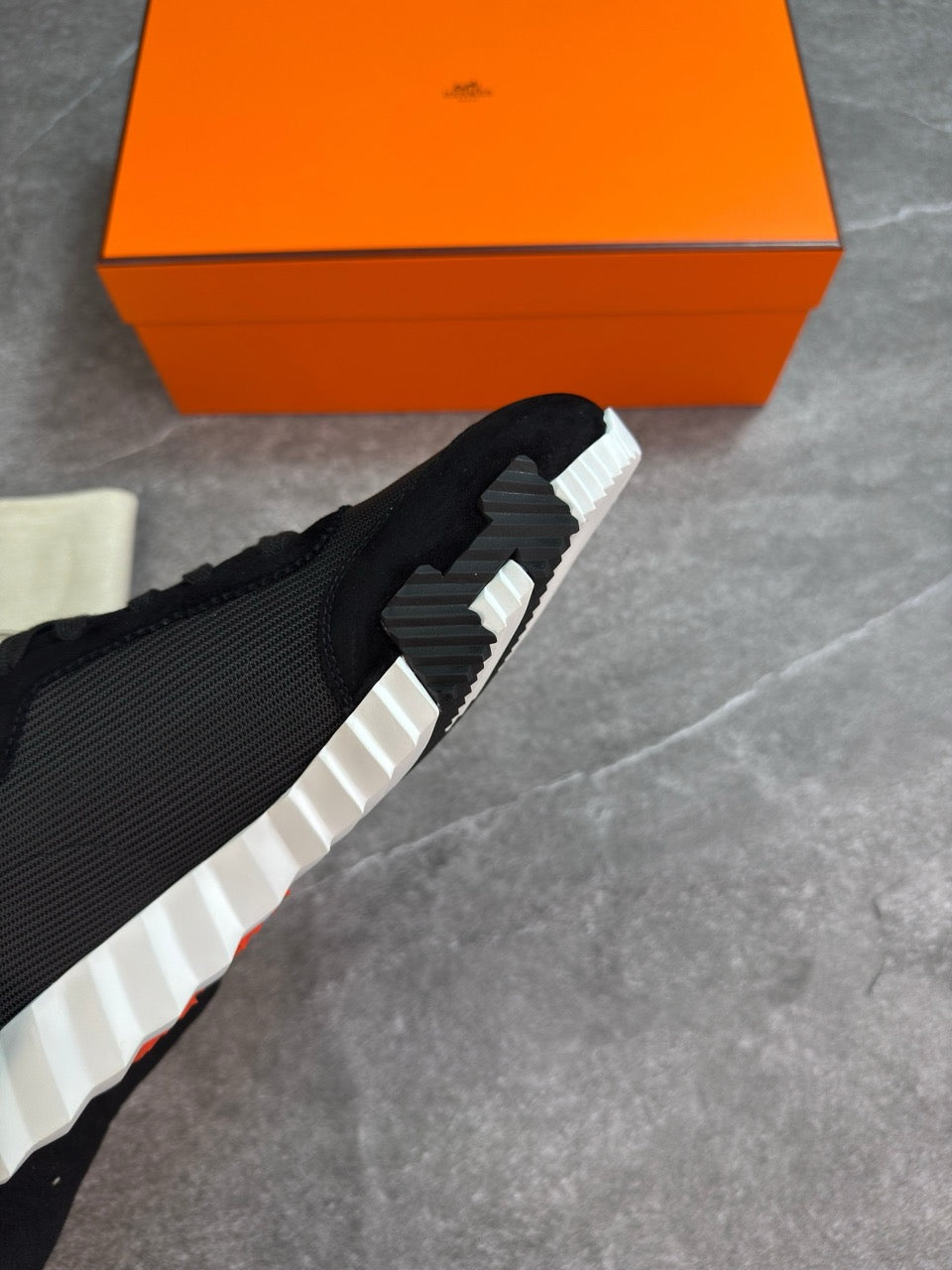 Bouncing sneaker