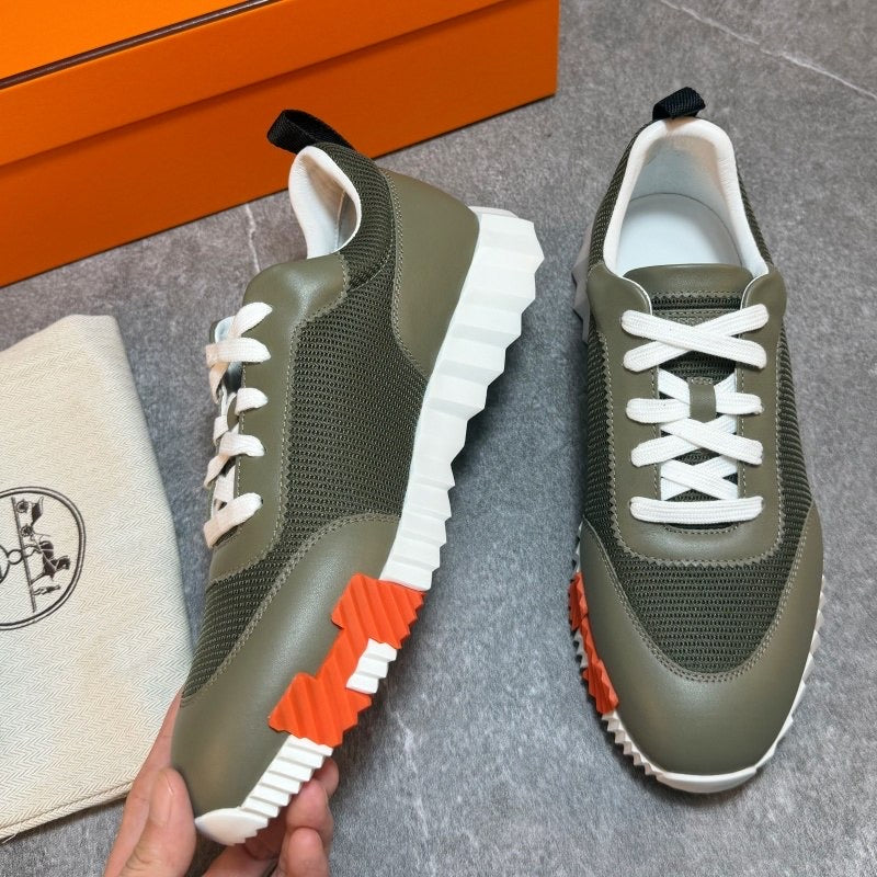 Bouncing sneaker