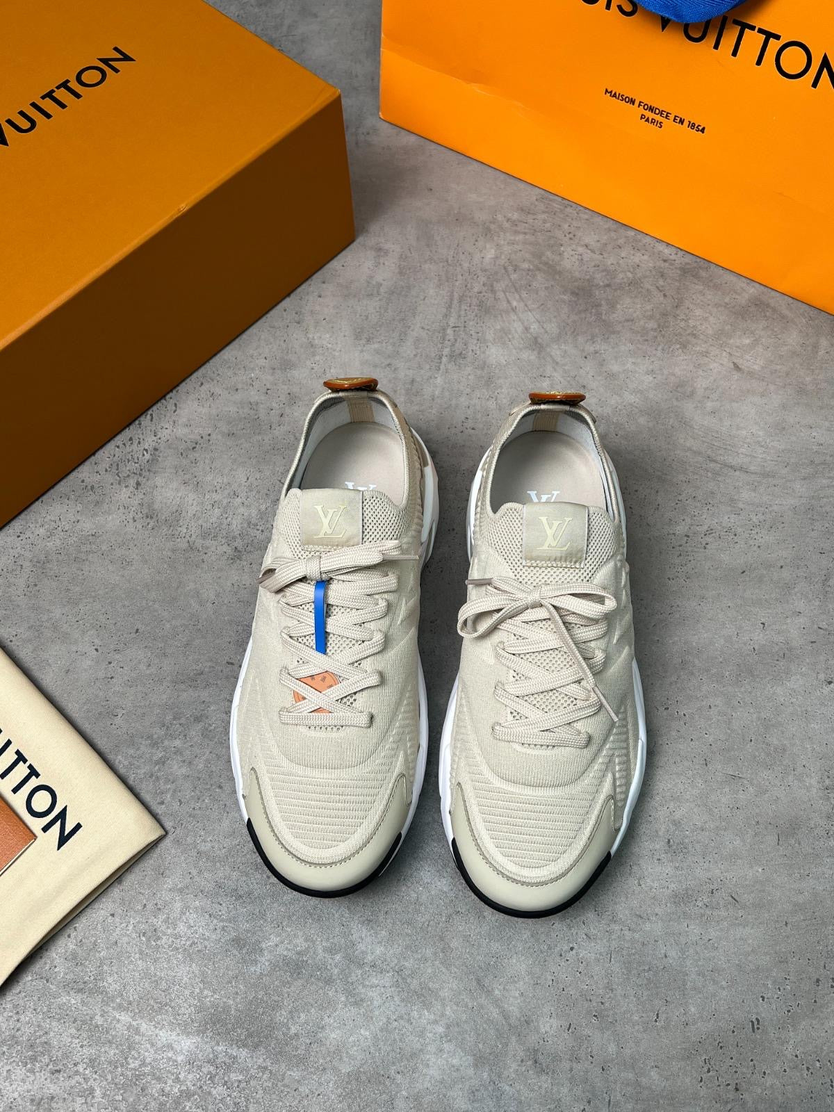 LV Tatic runners