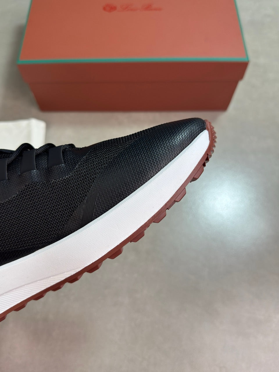 Loro all black leather
