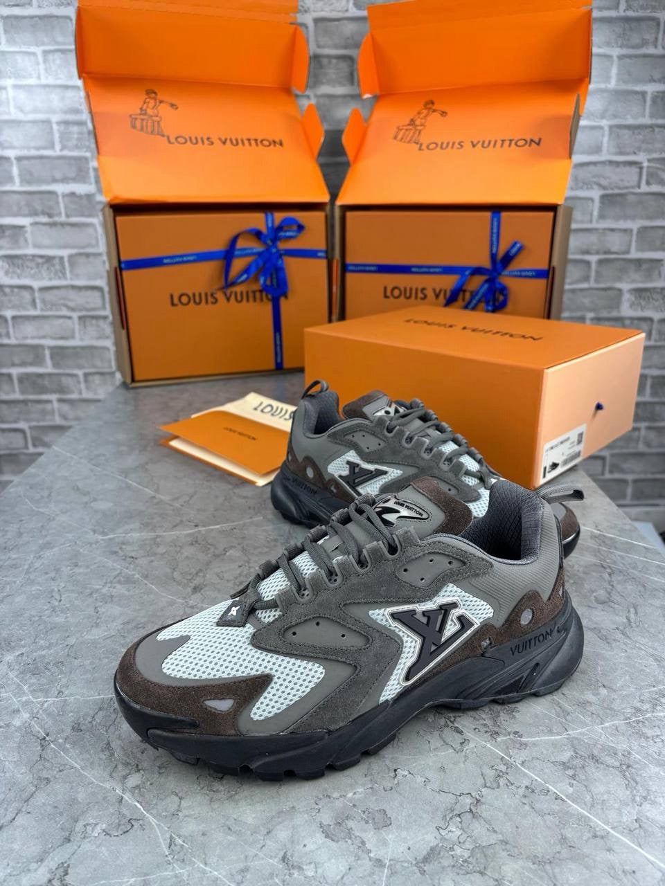 LV Tatic runners