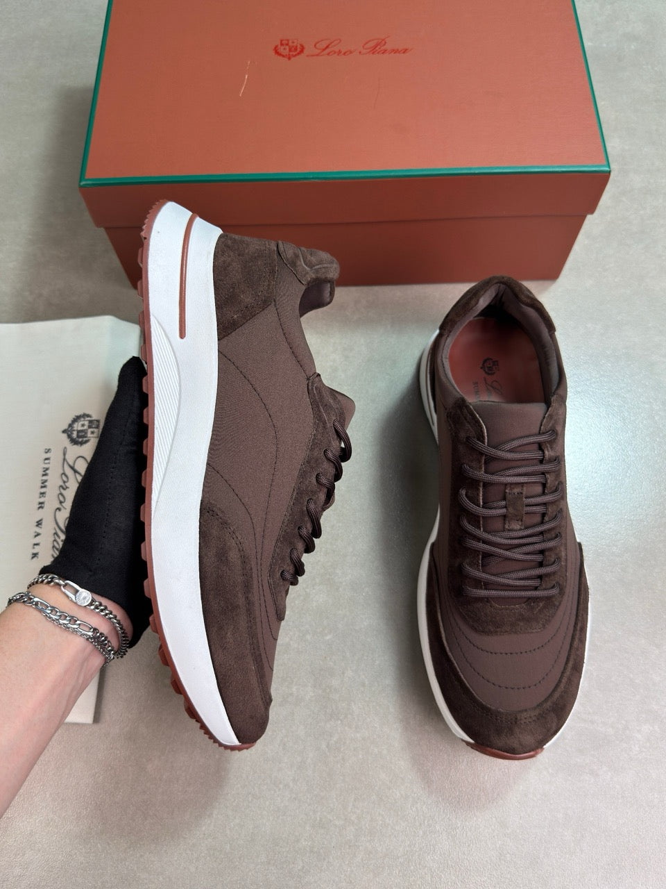 Loro all brown