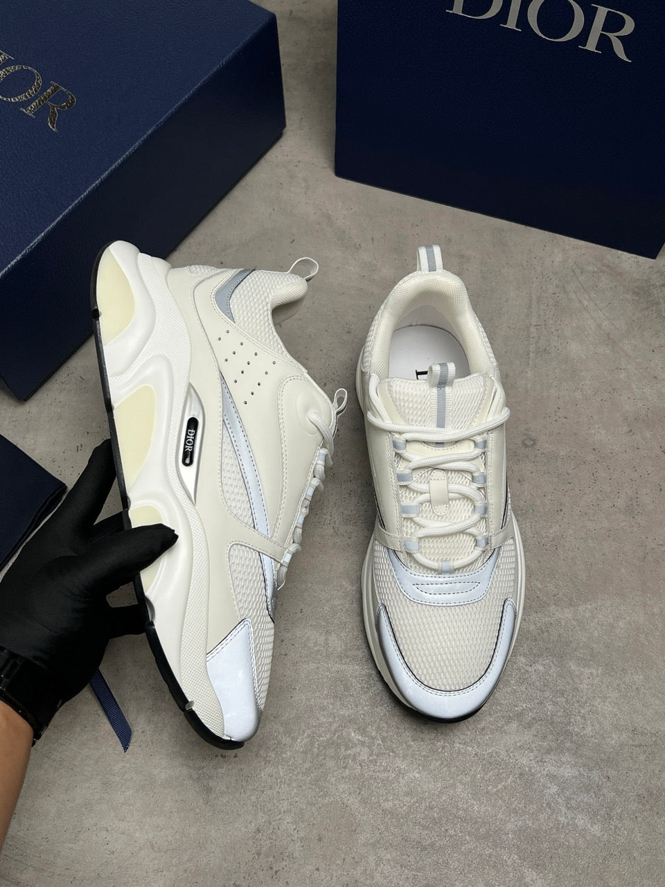 B22 white