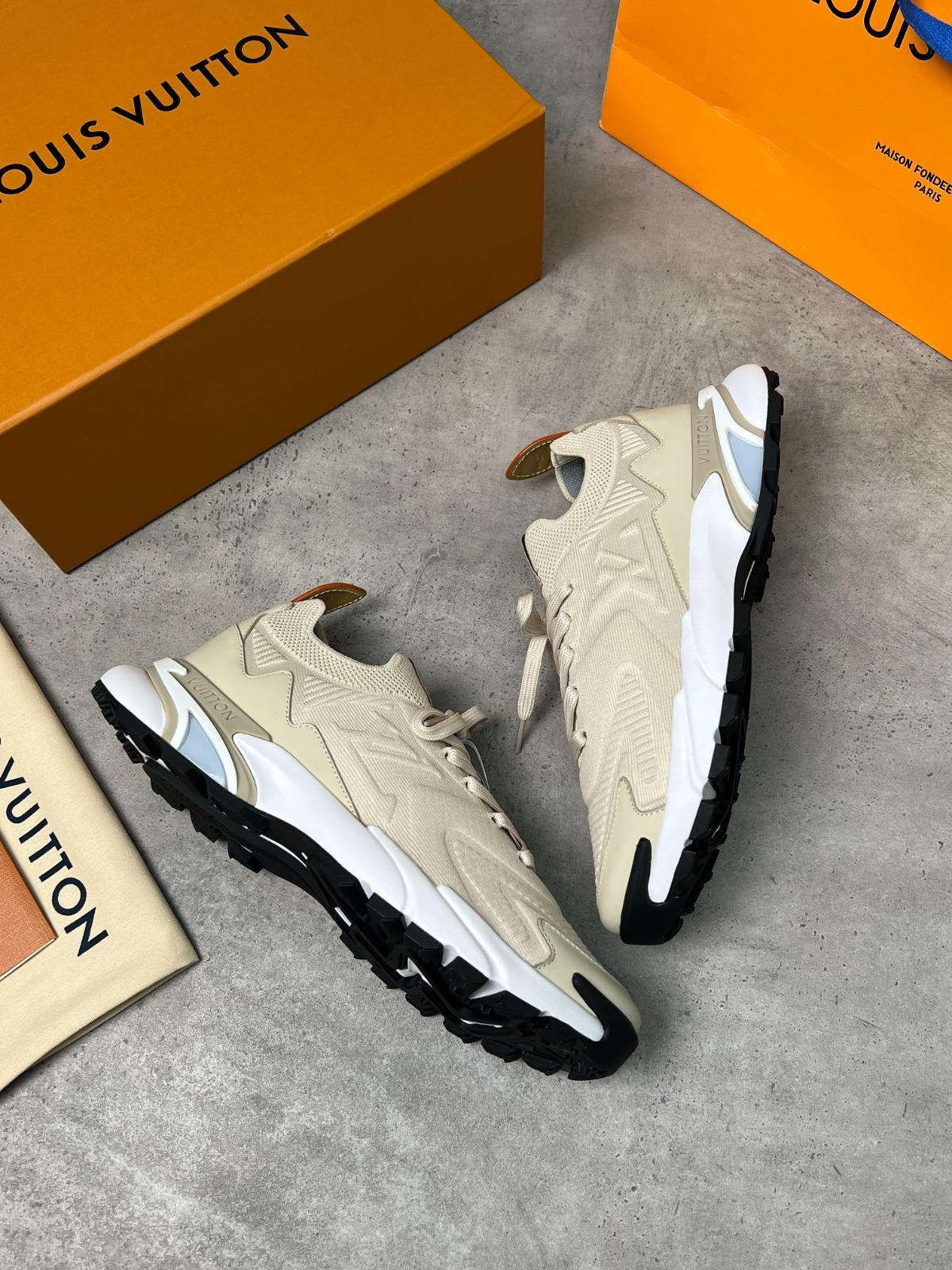 LV Tatic runners