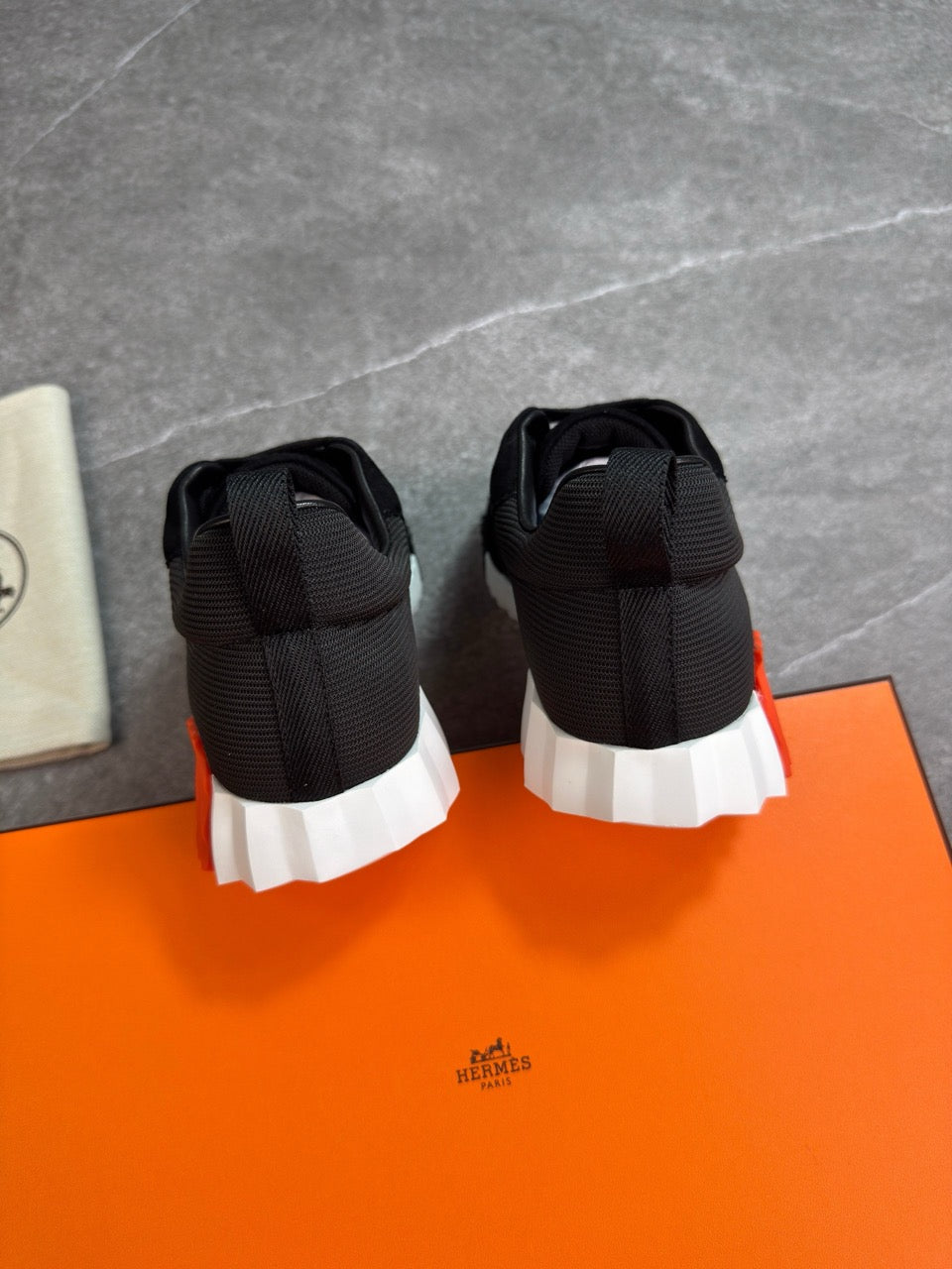 Bouncing sneaker