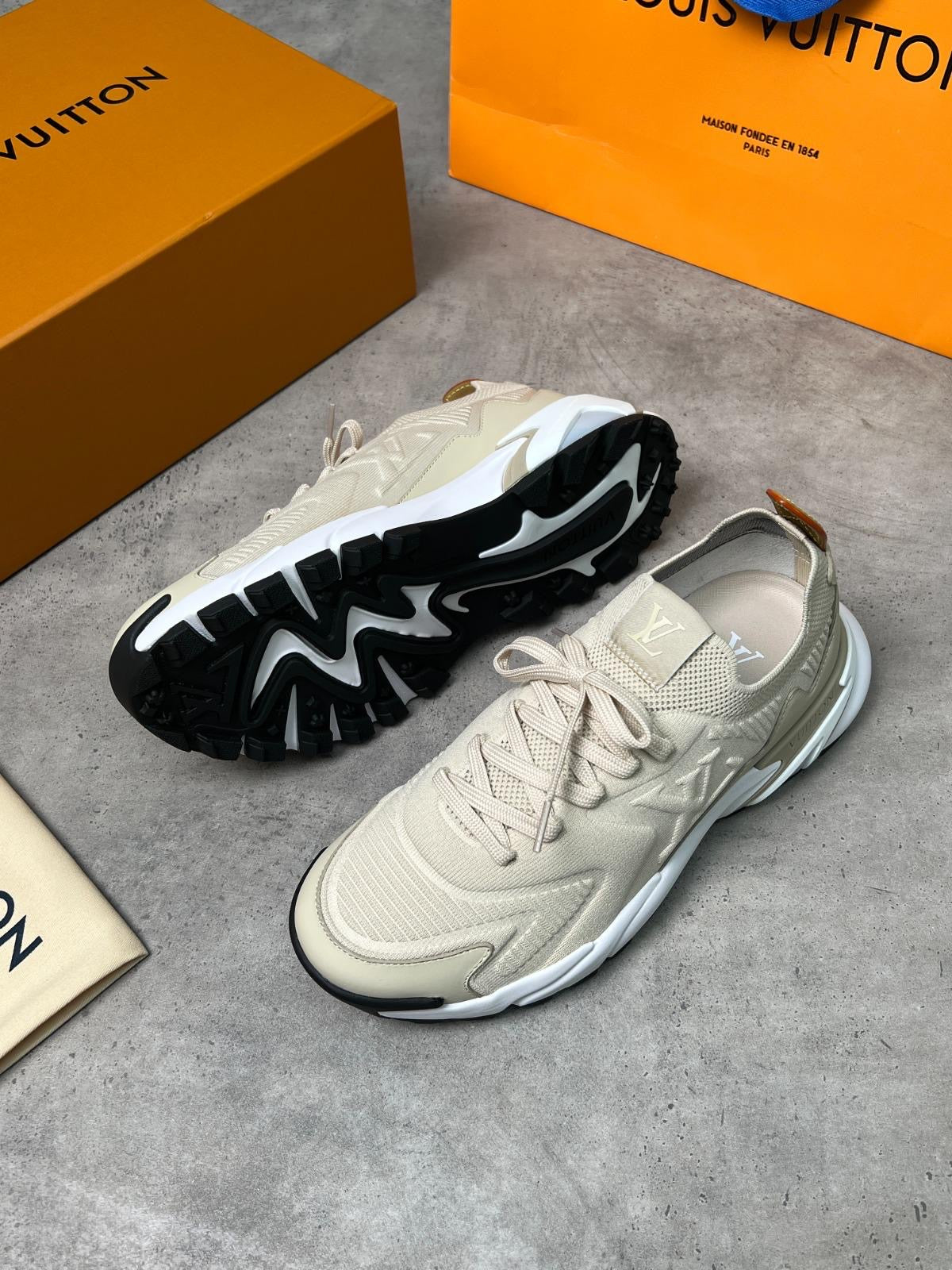 LV Tatic runners