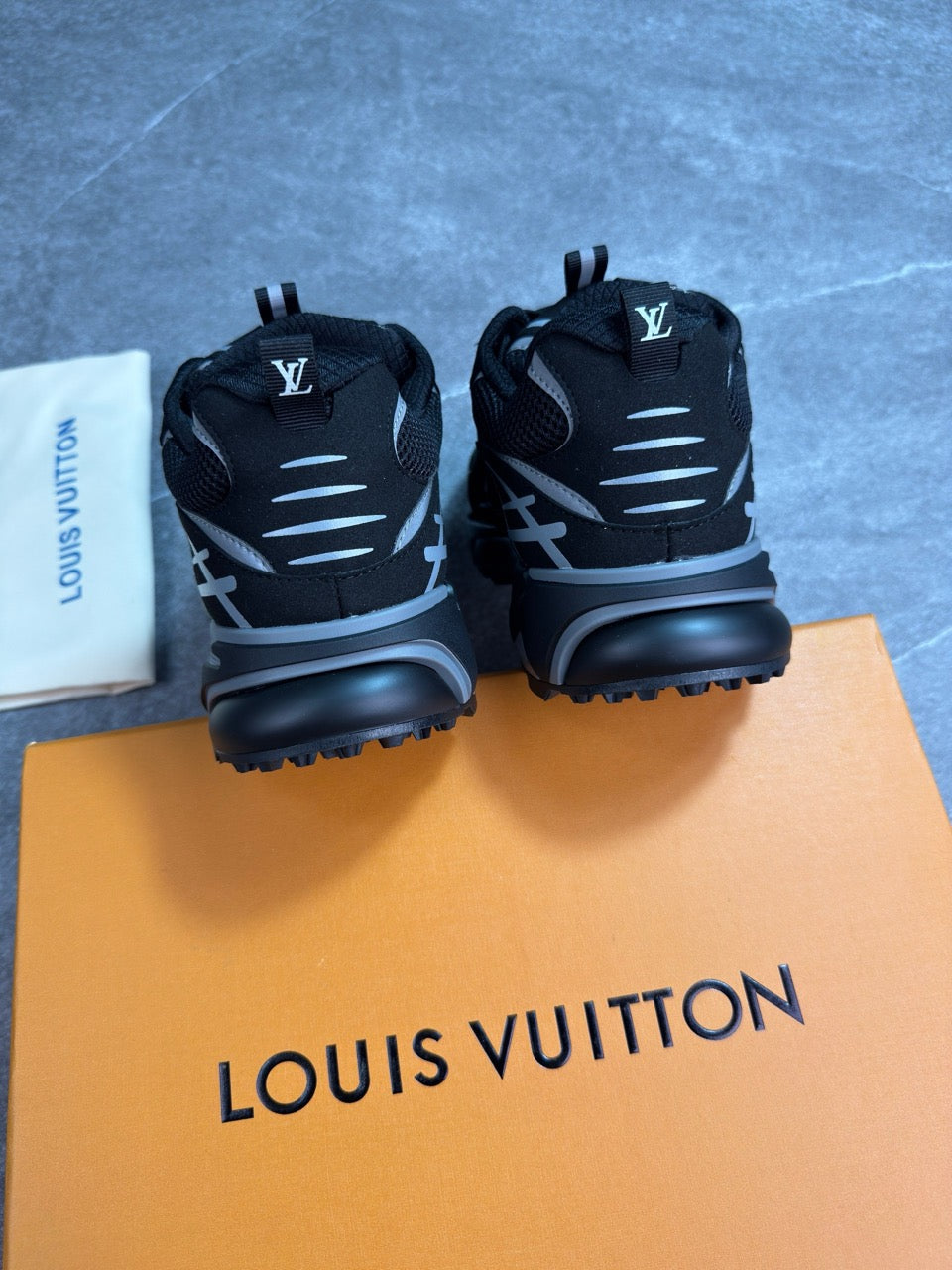 Lv Tatics Black