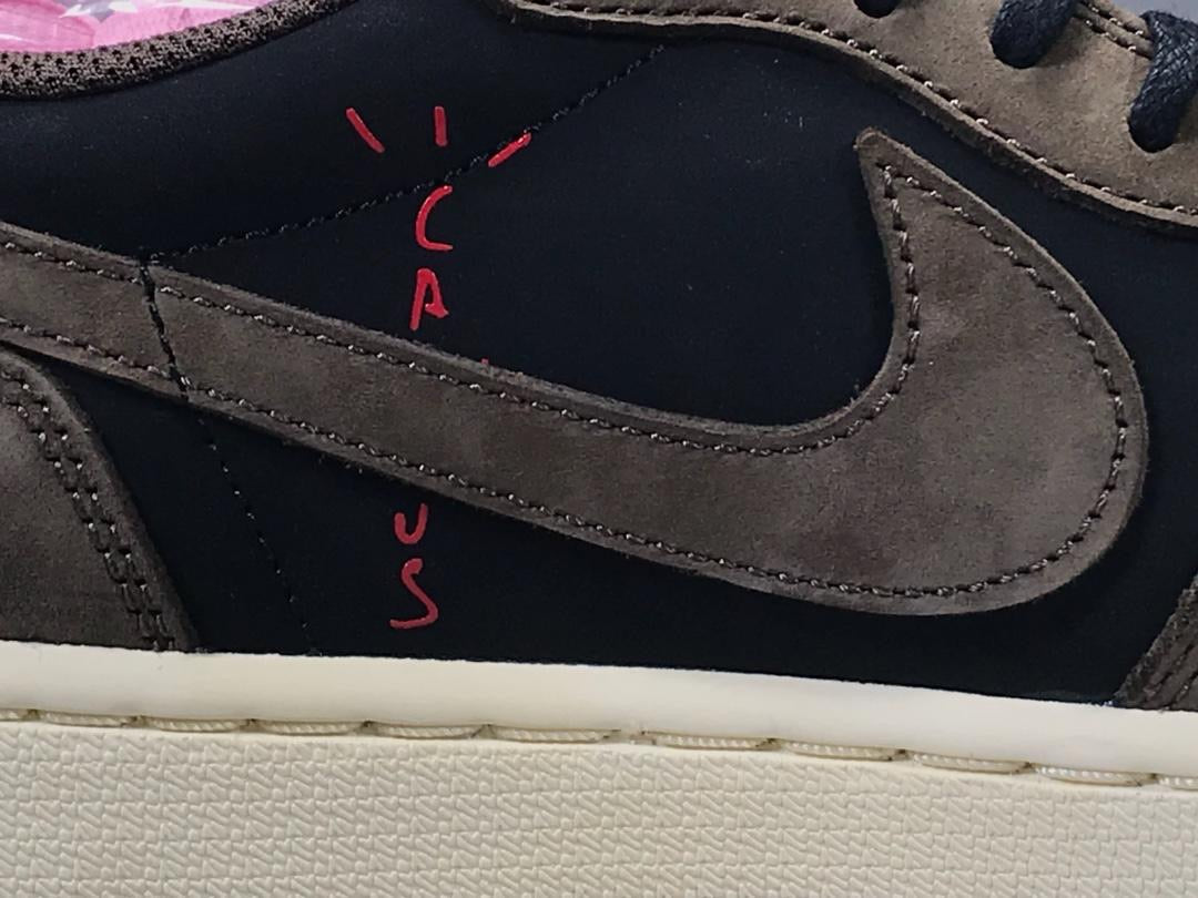 J1 Retro Low OG SP Travis Scott